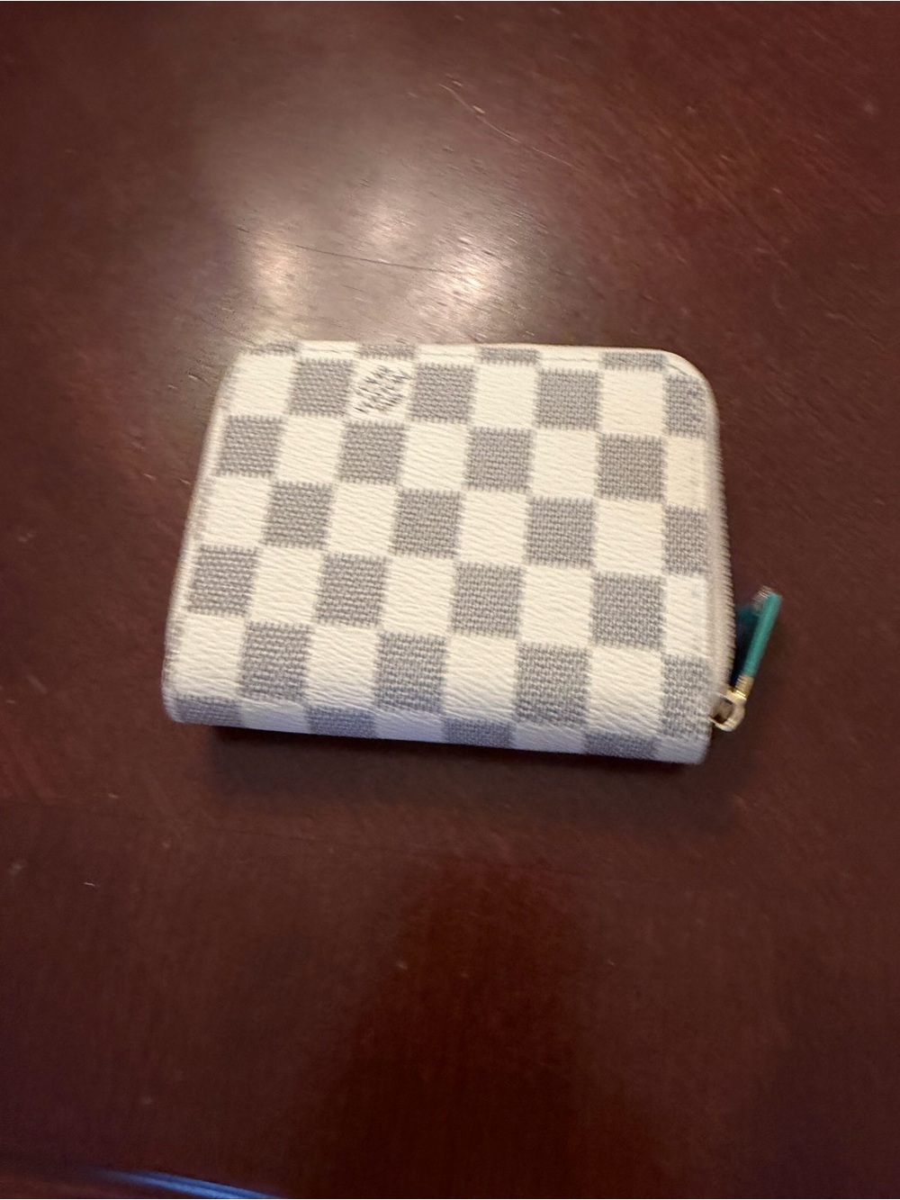 Designer-Style Grey Check Zip Wallet - Luxury-Inspired. Brand new !
